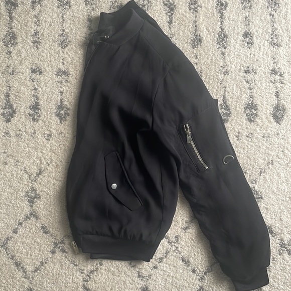 Black bomber jacket from Zara - Picture 2 of 3